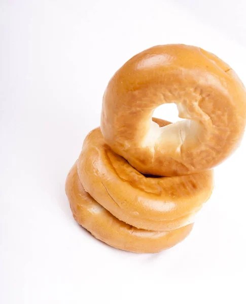 Bagel Freschi Isolati Sfondo Bianco — Foto Stock