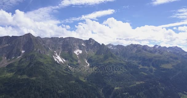 Bellissimo panorama aereo delle Alpi svizzere — Video Stock