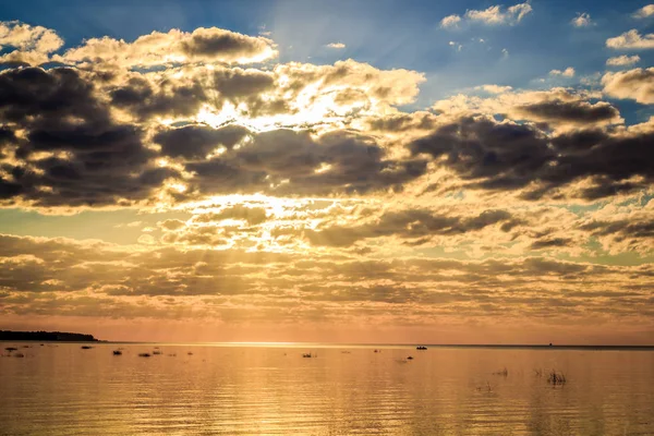 Deniz günbatımında yaz