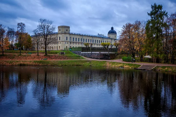 Musim gugur emas di Gatchina Park Stok Lukisan  