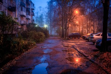 Ekim, sabah sis, şehir Gatchina, Leningrad bölge sonu