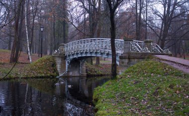 Ekim, sabah sis, şehir Gatchina, Leningrad bölge sonu