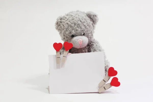 Oso Juguete Suave San Valentín Papel Sobre Fondo Blanco —  Fotos de Stock