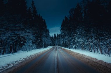 Soğuk kış roadswinter soğuk bir gün yolda