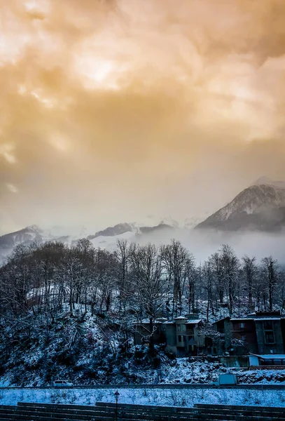 Snow Capped Mountain Peaks Resort Sochi — Stock Photo, Image