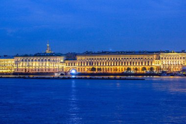 Gece şehir merkezinde St Petersburg, Rusya Federasyonu
