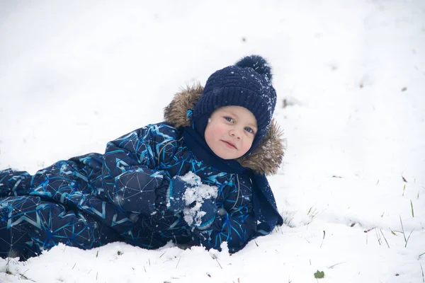 Little Boy Lying Snow While Playing Winter Park — Stock Photo, Image
