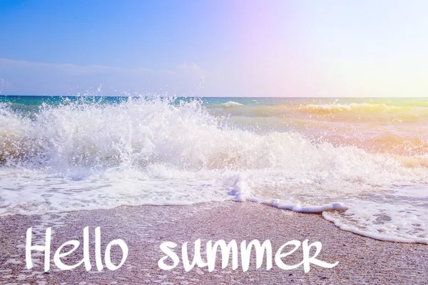 Banner Olá verão. Mar. Onda do mar. Verão. Tempo ensolarado. Nova época . — Fotografia de Stock