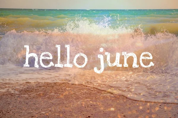 Banner Merhaba June. Deniz. Deniz dalgası. Yaz. Güneşli bir hava. Yeni sezon. — Stok fotoğraf