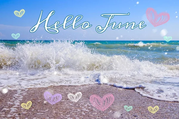 Banner Hallo June. Zee. Zeegolf. Zomer. Zonnig weer. Nieuw seizoen. — Stockfoto