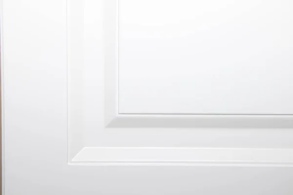 Современный белый шкаф. Мебель на заказ. Световой шкаф из массива. Россия, Гатчина 29 ноября 2019 года — стоковое фото