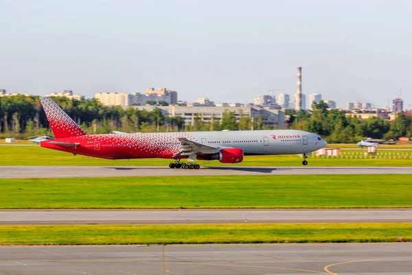 Russie Saint Pétersbourg Jule 2018 Atterrissage Avion Jour Aéroport Concept — Photo