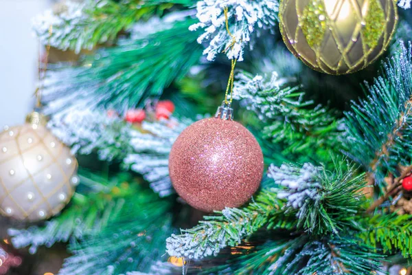 Julgran Dekorerad Med Färgglada Leksaker Nytt Holidays Koncept — Stockfoto