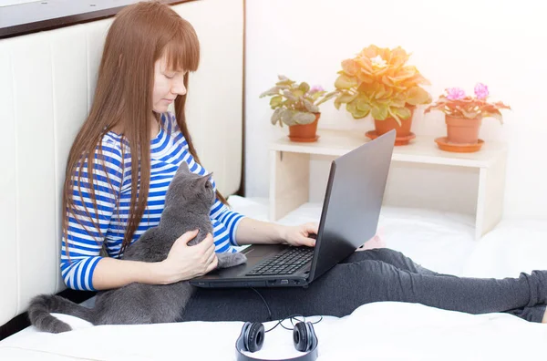 Pregnant Girl Laptop Bed Remote Work Health Safety Girl Remote — Stock Photo, Image