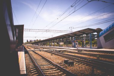 Simferopol tren istasyonu. Kırım 'da tatil. Yolculuk. Rusya 'dan Kırım' a giden tren. Kırım Taşımacılığı, Kırım, 06 Temmuz 2019