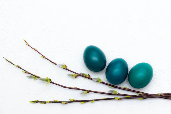 Boyalı Paskalya Yumurtaları Söğüt Dalı Zümrüt Yumurta Dini Bayram Metnin — Stok fotoğraf