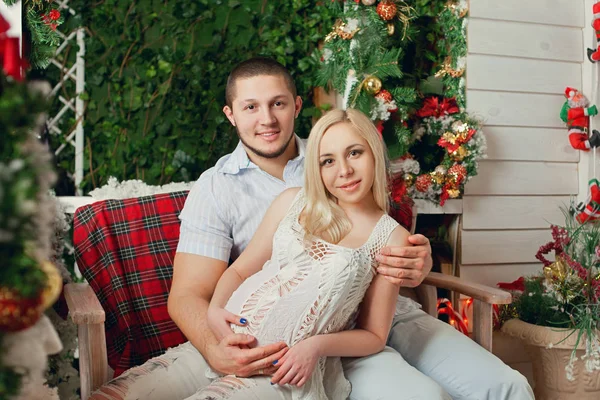 Pregnant woman with her husband in New Year — Stock Photo, Image