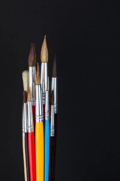 Färgglada penslar, skolmaterial, särskilda konstnärliga equipmen — Stockfoto