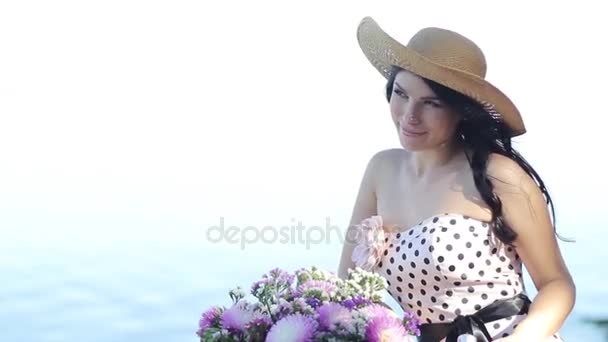 Krásná dívka s kloboukem — Stock video