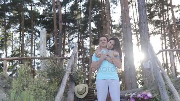Glückliches junges Paar — Stockvideo