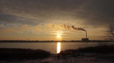 Endüstriyel Tesis Nehri üzerinde