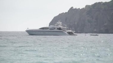 Akdeniz'de bir gemi