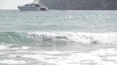 Akdeniz'de bir gemi