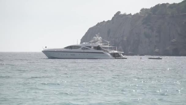 Un navire en mer Méditerranée — Video