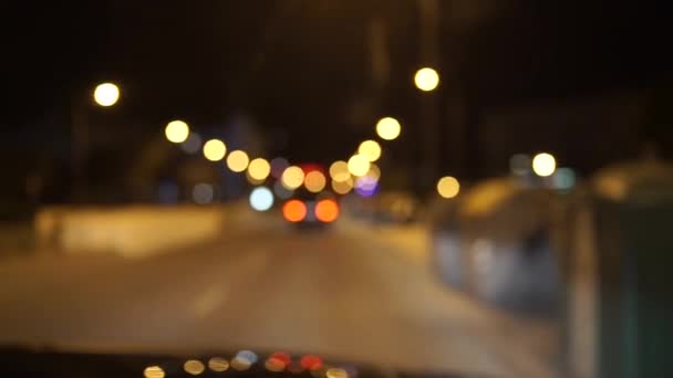 Night city street lights bokeh colorful background. — Stock Video
