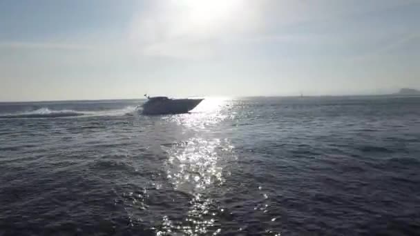 Um navio no mar Mediterrâneo — Vídeo de Stock