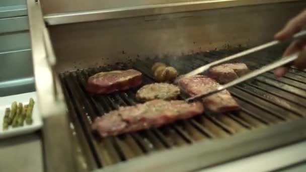 Pila de tiras fritas de tocino — Vídeos de Stock