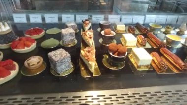 turta taze çilek ile