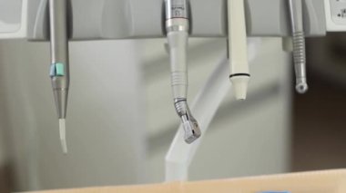 Stomatoloji kliniğinde diş aletleri