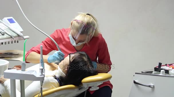 Dentist drilling patients teeth in clinic — Stock Video