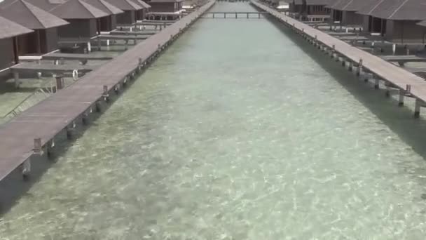 Lagune en Bungalow op Maldiven Island — Stockvideo