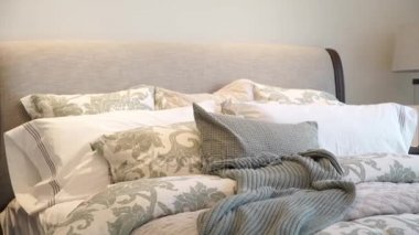 arredamento camera da letto elegante moderno, bianco — Video Stock ... arredamento camera da letto elegante moderno, bianco — Video Stock ...