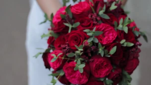 Wedding bouquet and rings — Stock Video