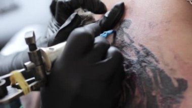 Usta bir dövme katalizatörler