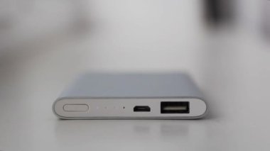 metal gümüş powerbank