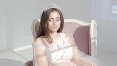 kız yüz yakın çekim portresi. Kız fotoğrafçısına poz