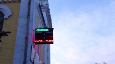 Döviz kuru üzerinde dijital Led Pano görüntülemek