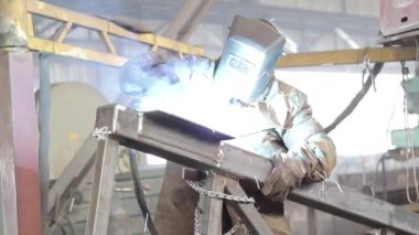 Fabrikada çelik konstrüksiyonların alt kaynak