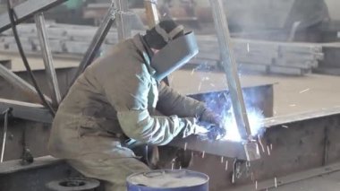 Fabrikada çelik konstrüksiyonların alt kaynak