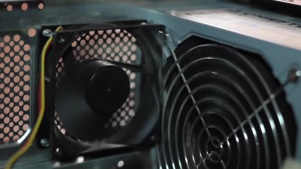 Bilgisayar güç kaynağı fan yakın çekim — Stok video