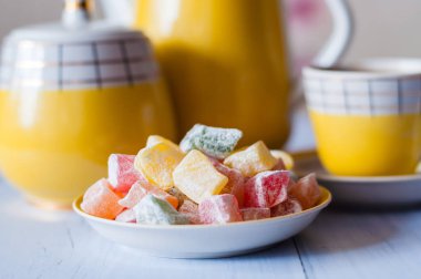 Rahat lokum doğu tatlıları ve kahve espresso.