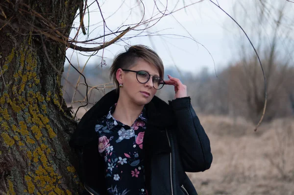 Melancholy Very Beautiful Woman Glasses Black Jacket Posing Tree — Stock Photo, Image