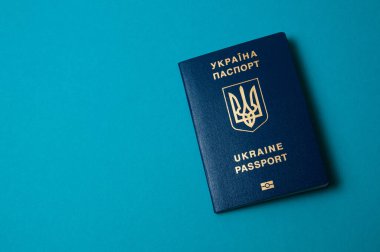 Coronavirus ve seyahat konsepti. COVID-19 Coronavirus ve uluslararası pasaport. Yeni bir korona virüsü salgını