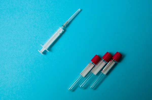 Coronavirus Ilacı Tedavi Konsepti Şırınga Kan Testi Tüpleri — Stok fotoğraf