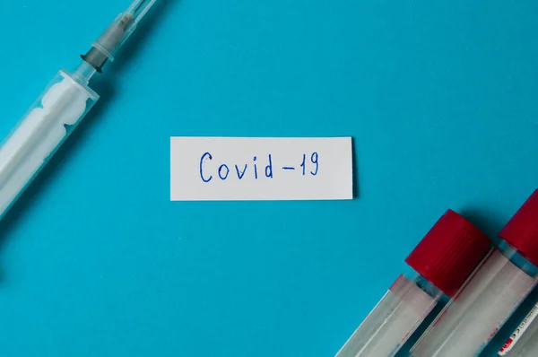 Medicina Del Coronavirus Concepto Tratamiento Nota Del Coronavirus Covid Jeringa —  Fotos de Stock