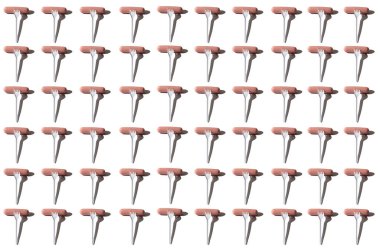 Beyaz arka planda desen, sosis ve plastik çatal.